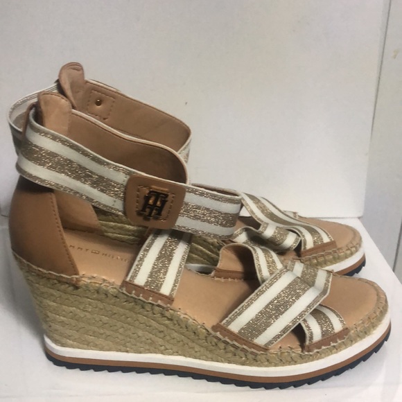 Tommy Hilfiger size 8 color blue,white and tan very nice shoe - Picture 6 of 6